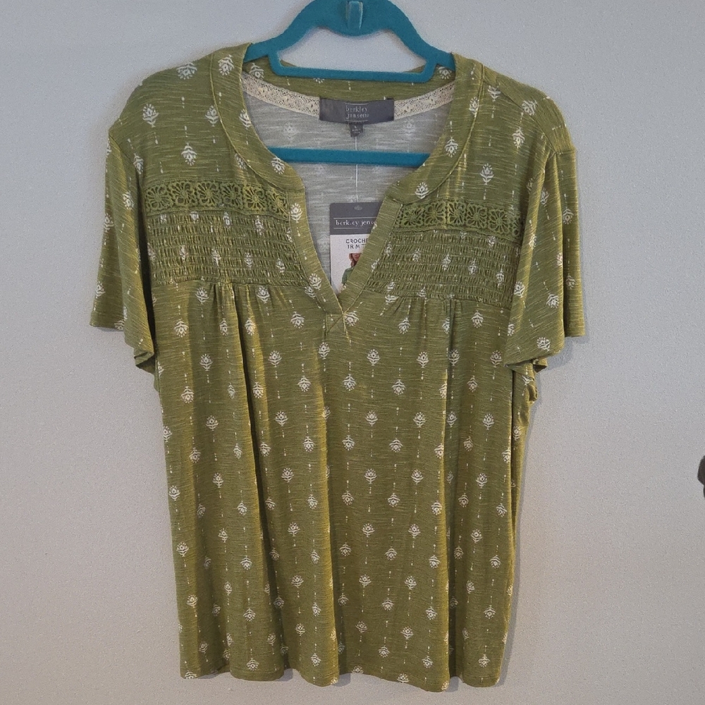 Elegant Olive Women's Blouse with Lace Detail
